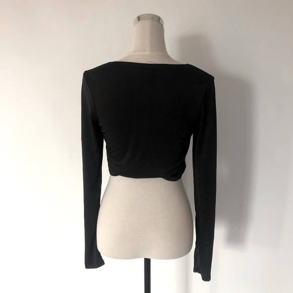 3/$30✨ Long Sleeve Crop Top - Picture 3 of 6